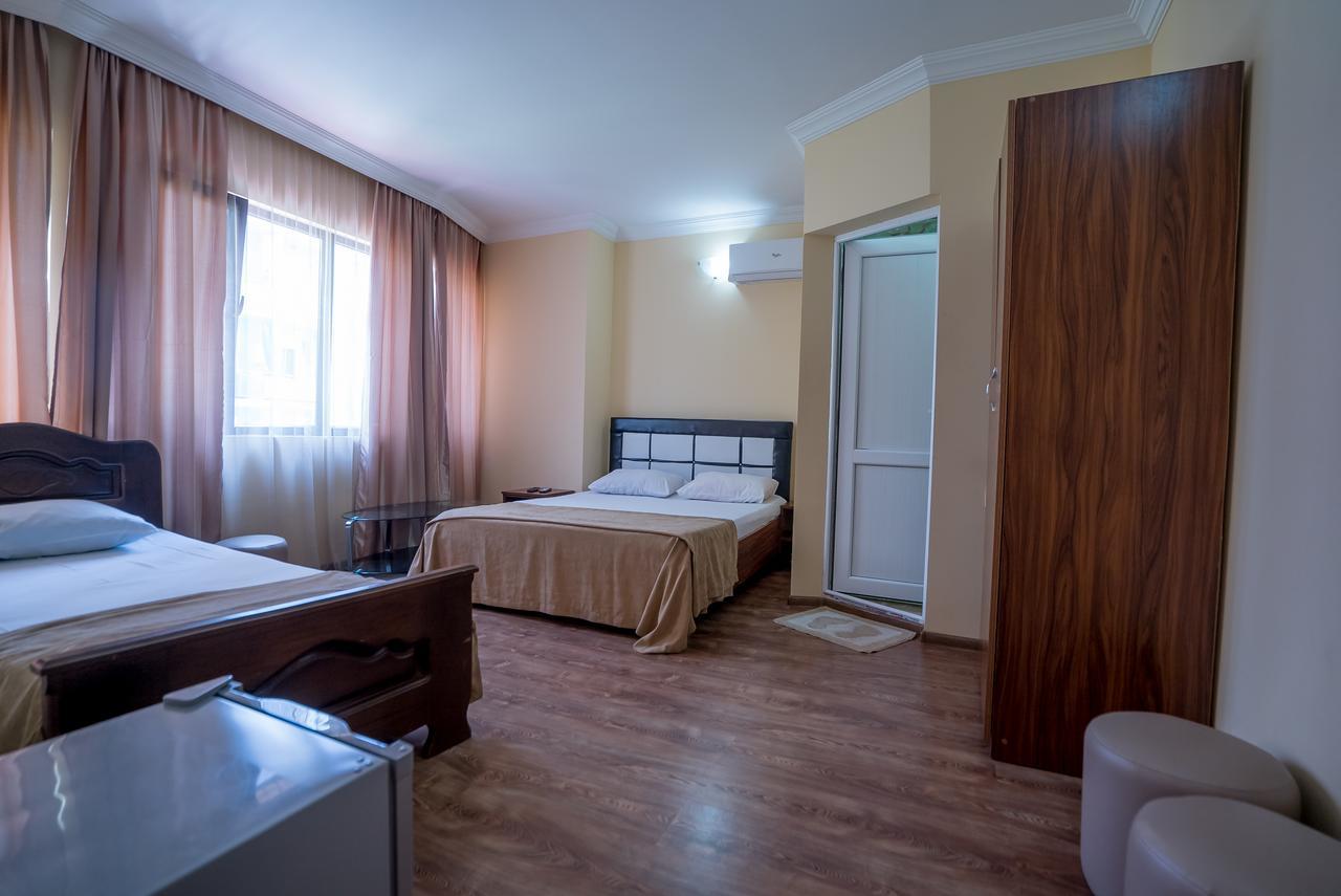 Hotel Dadiani Batumi Exterior photo