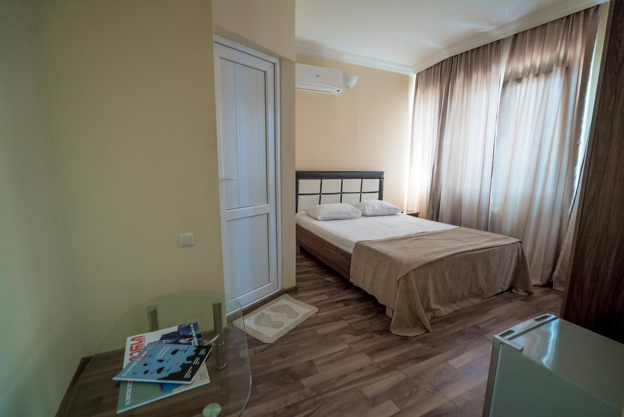Hotel Dadiani Batumi Exterior photo